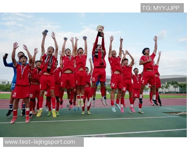 清纯足球美女展现青春活力与运动魅力的完美结合