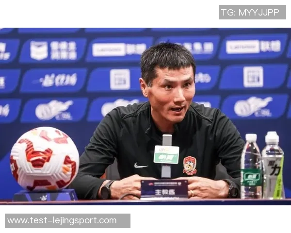 现任足球国家队主教练的执教理念与战术分析探讨